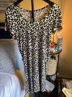 H&M Leopard Print Short Sleeve Midi Dress in White, Black & Gold